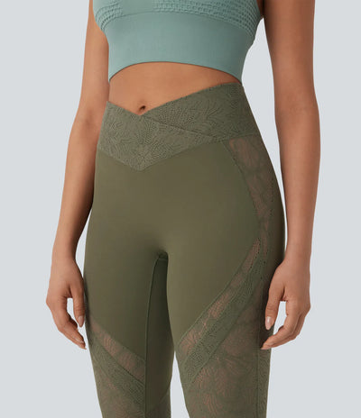 Éveil™ | Legging de yoga évasé avec taille haute et détails en dentelle